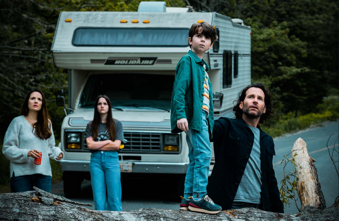 Epix застрял в городе монстров. Сериал «Извне» продлен на второй сезон