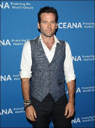 Eion-Bailey-August (2048x2743, 778 kБ...)